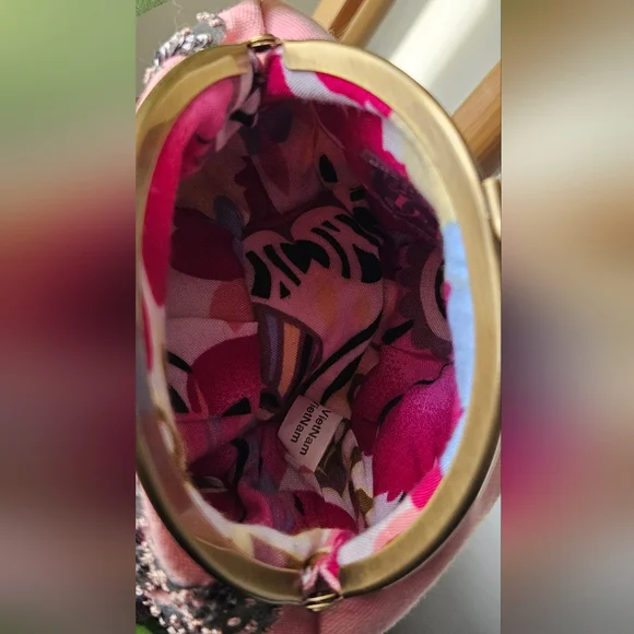 ANTHROPOLOGIE IPA-NIMA Elephant 

Kiss Lock Women's Beaded Pink Clutch Wallet - Picture 12 of 14